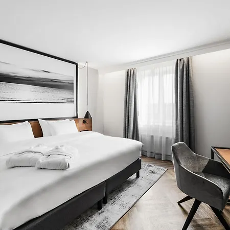 Mercure Hotel, Meetings, Events, Restaurant & Bar - Accor Group 4*